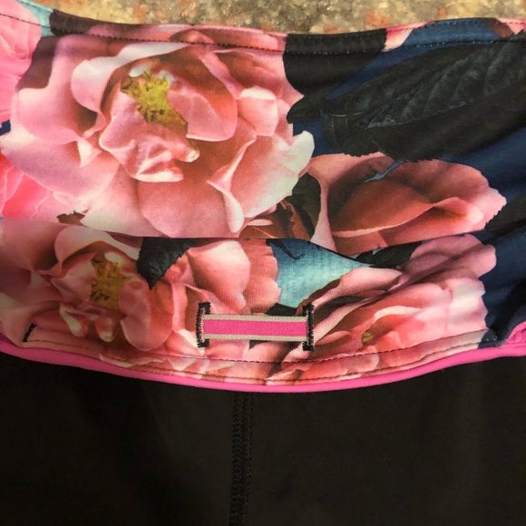 Lululemon shorts - Picture 4 of 8